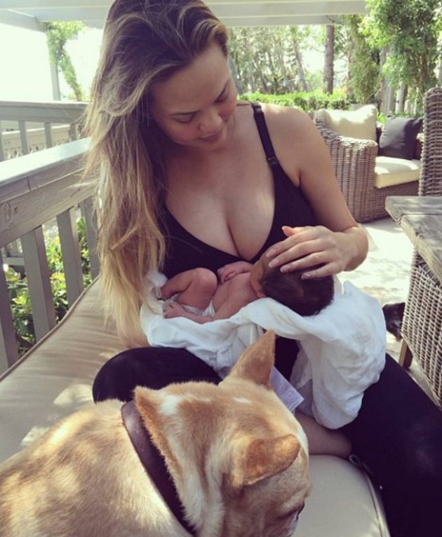 chrissy teigen si luna simone